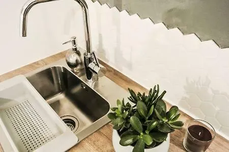 Apartment Umelecka 7 *
